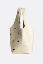 Geantă SACK Crem cu Inele Metalice Negre - imagine 3